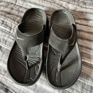 Hoka One One Ora Recovery Flip Flops
